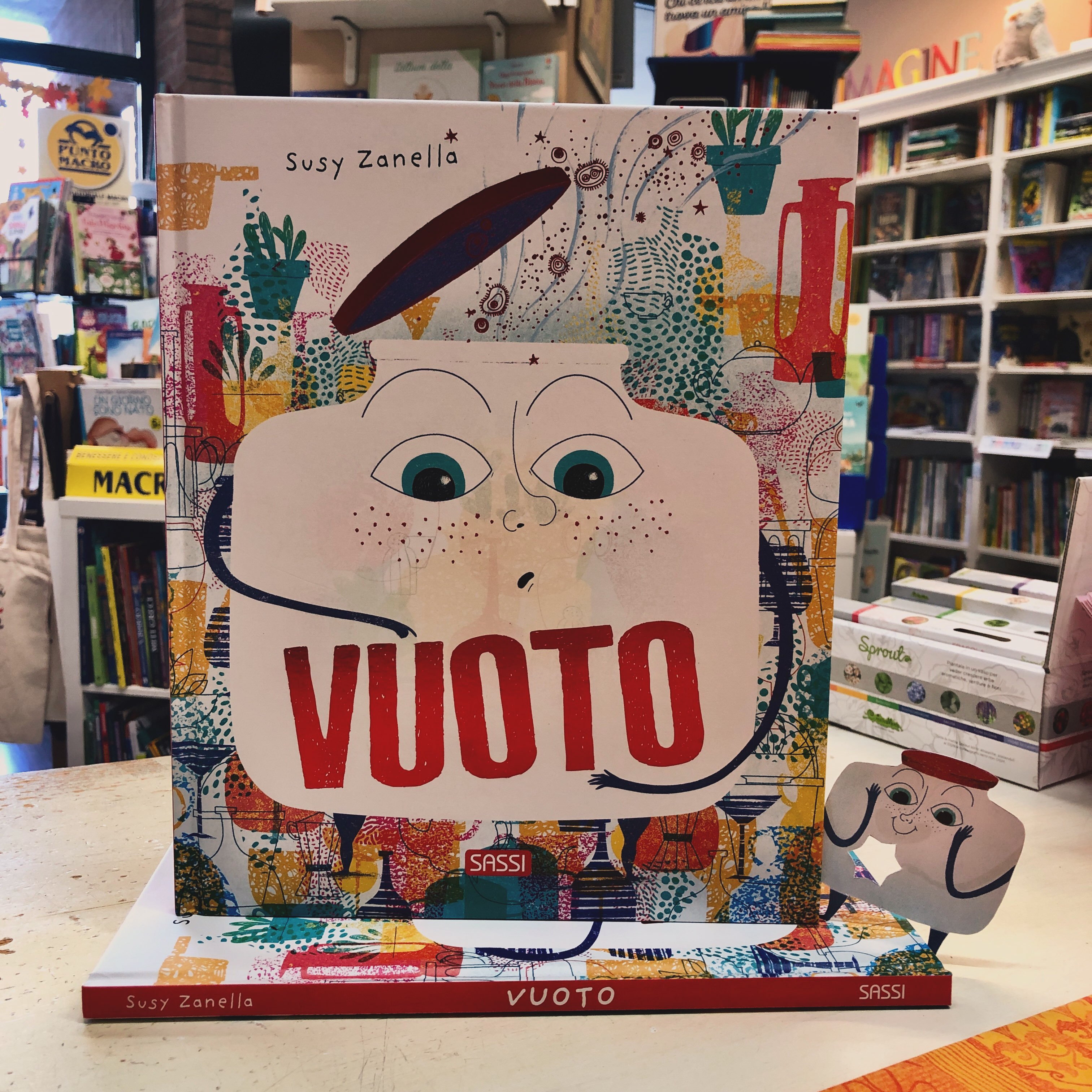 Non potevamo certo dimenticarci di #vuoto !!
#novità❗dall’autrice di #mezzo @sassi_junior